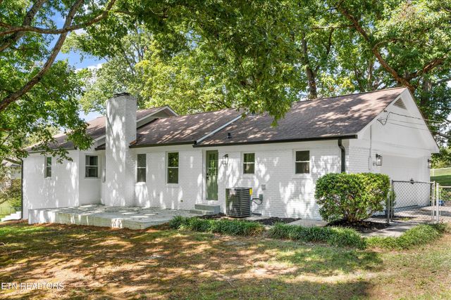 1939 Smoky View Circle, Maryville, TN 37801