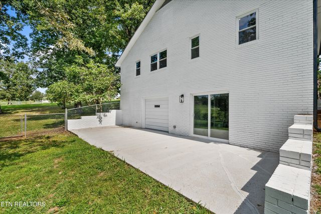 1939 Smoky View Circle, Maryville, TN 37801
