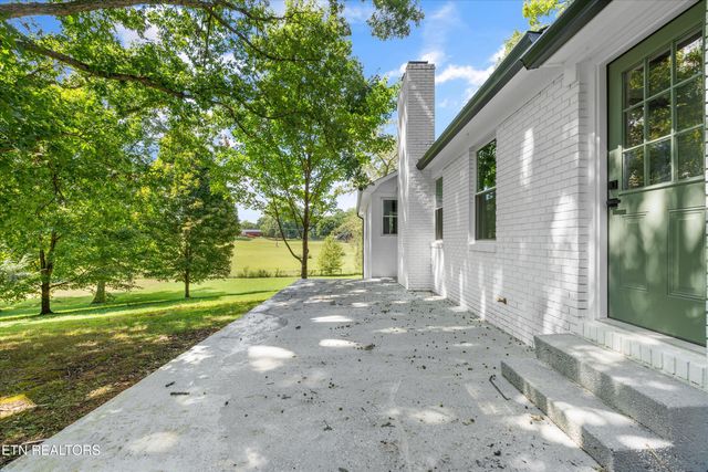 1939 Smoky View Circle, Maryville, TN 37801
