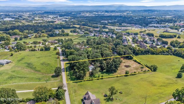1939 Smoky View Circle, Maryville, TN 37801