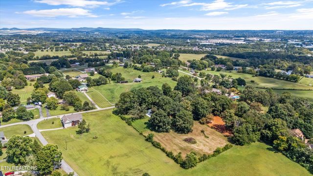 1939 Smoky View Circle, Maryville, TN 37801