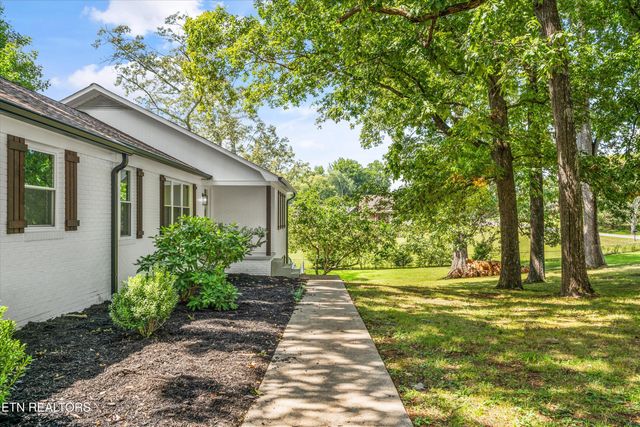 1939 Smoky View Circle, Maryville, TN 37801