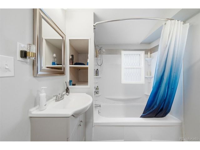 720 E 8th St, Loveland, CO 80537
