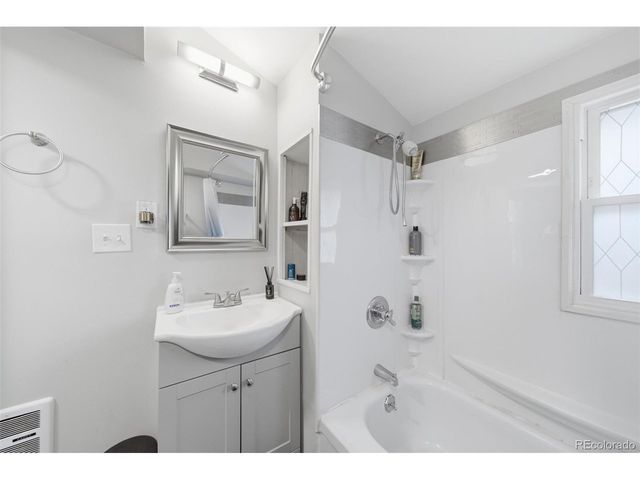 720 E 8th St, Loveland, CO 80537
