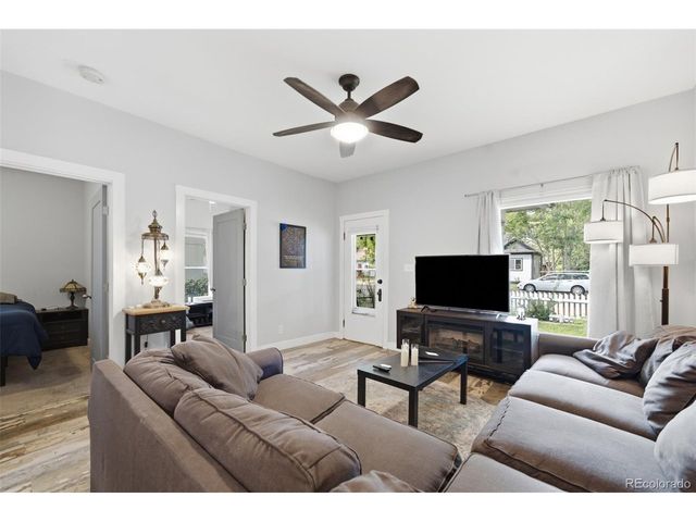 720 E 8th St, Loveland, CO 80537