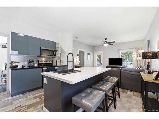 720 E 8th St, Loveland, CO 80537