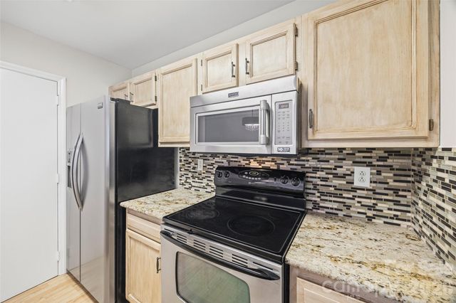 8117 Circle Tree Lane, Charlotte, NC 28277