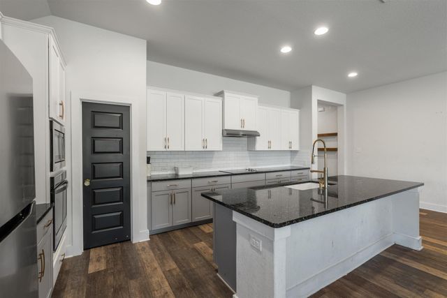 111 Brookside ST, Hutto, TX 78634