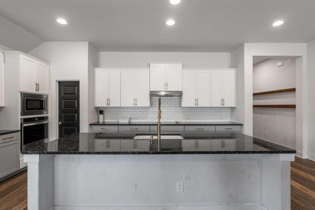 111 Brookside ST, Hutto, TX 78634