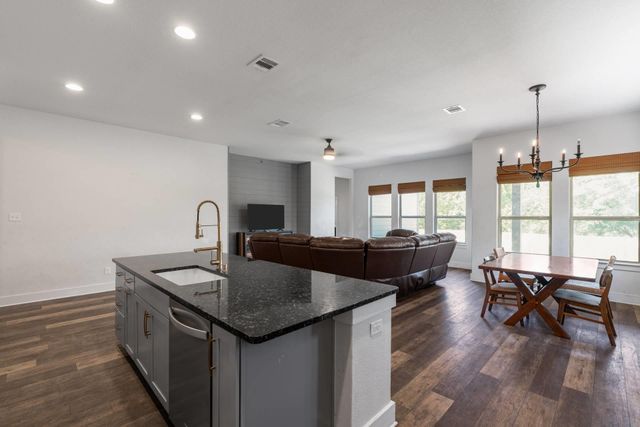 111 Brookside ST, Hutto, TX 78634