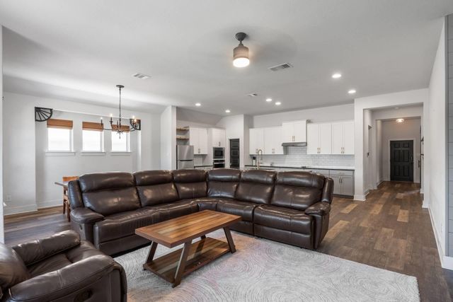 111 Brookside ST, Hutto, TX 78634