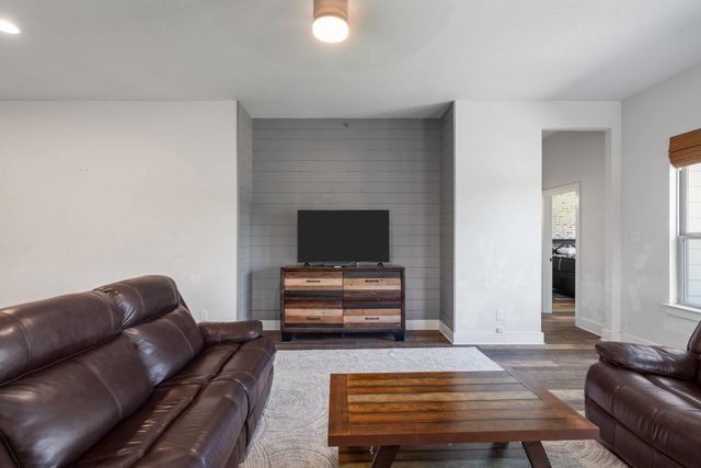 111 Brookside ST, Hutto, TX 78634