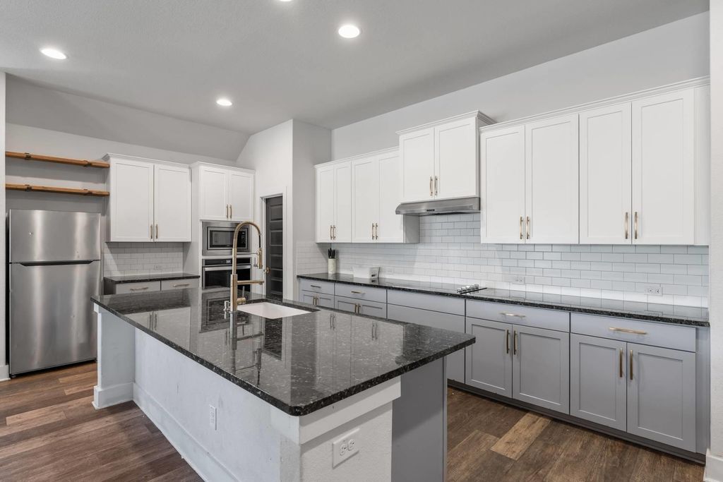 111 Brookside ST, Hutto, TX 78634