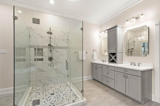 6 Steepbank Drive, The Woodlands, TX 77381