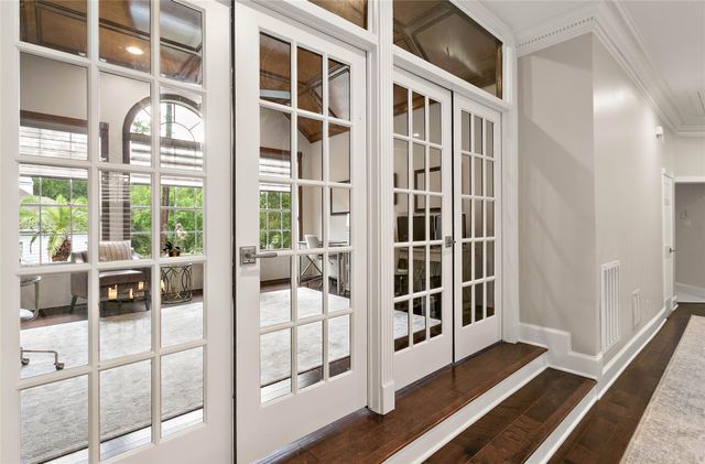 6 Steepbank Drive, The Woodlands, TX 77381