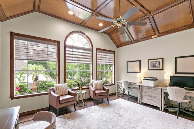 6 Steepbank Drive, The Woodlands, TX 77381