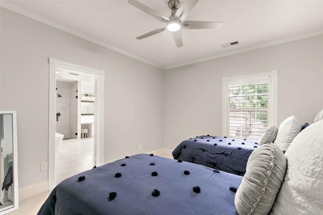 6 Steepbank Drive, The Woodlands, TX 77381