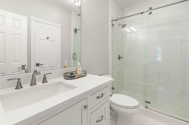 6 Steepbank Drive, The Woodlands, TX 77381