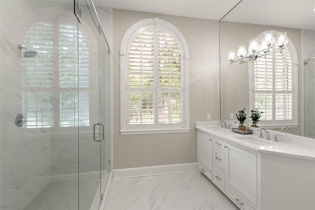 6 Steepbank Drive, The Woodlands, TX 77381