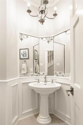 6 Steepbank Drive, The Woodlands, TX 77381