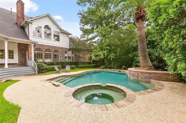 6 Steepbank Drive, The Woodlands, TX 77381