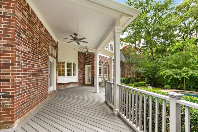 6 Steepbank Drive, The Woodlands, TX 77381