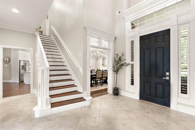 6 Steepbank Drive, The Woodlands, TX 77381