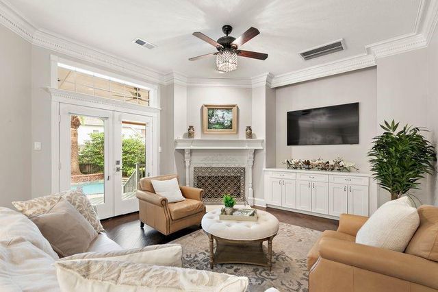 6 Steepbank Drive, The Woodlands, TX 77381