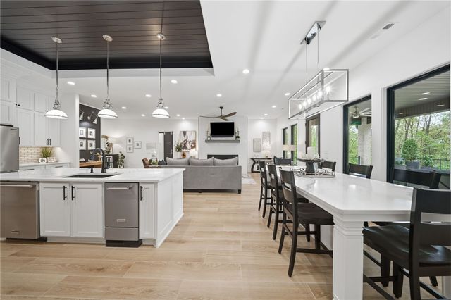 13886 Dartmoor Road, Bentonville, AR 72712