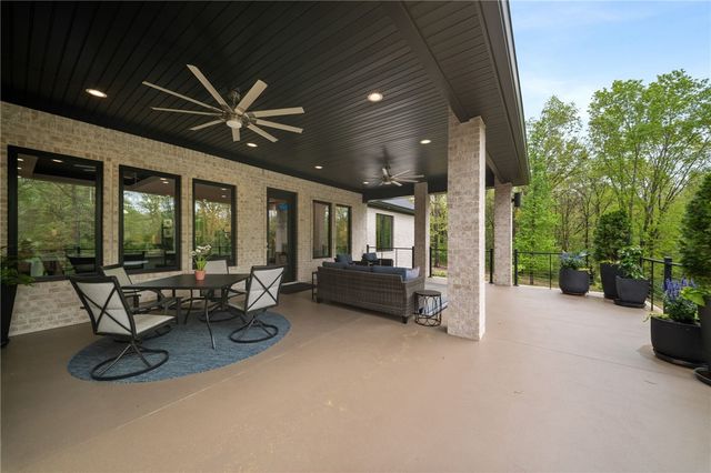 13886 Dartmoor Road, Bentonville, AR 72712