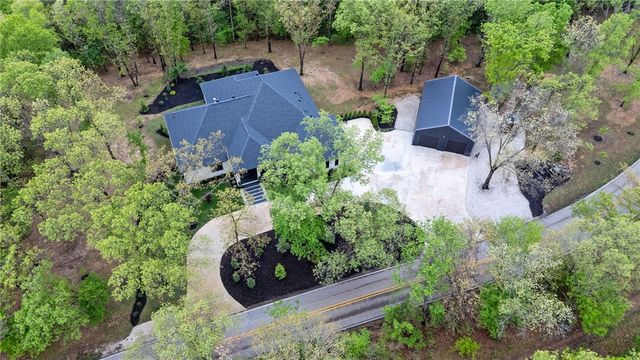13886 Dartmoor Road, Bentonville, AR 72712