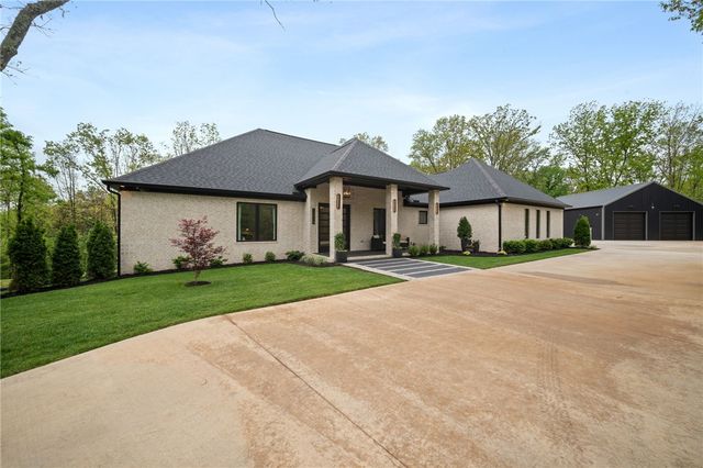 13886 Dartmoor Road, Bentonville, AR 72712