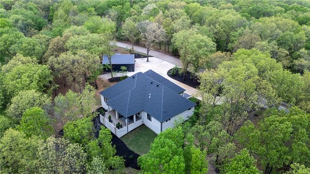 13886 Dartmoor Road, Bentonville, AR 72712