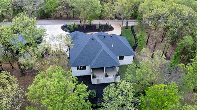 13886 Dartmoor Road, Bentonville, AR 72712