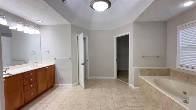 2016 Jameson Circle, Lawrenceville, GA 30043