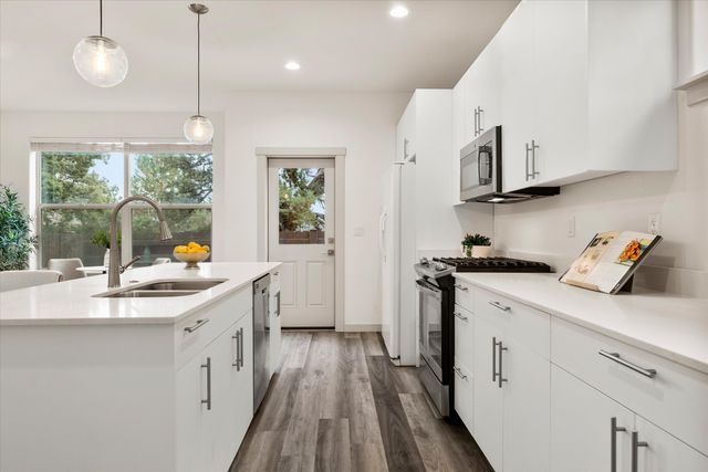 550 NW 28th Court, Redmond, OR 97756