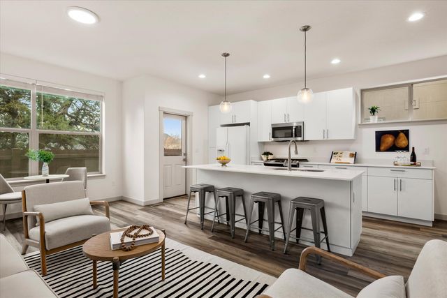 550 NW 28th Court, Redmond, OR 97756