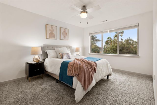 550 NW 28th Court, Redmond, OR 97756