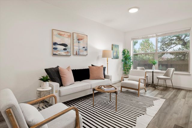 550 NW 28th Court, Redmond, OR 97756