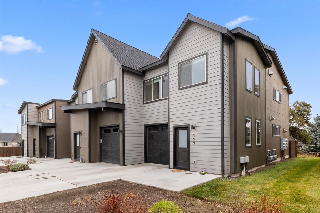 550 NW 28th Court, Redmond, OR 97756