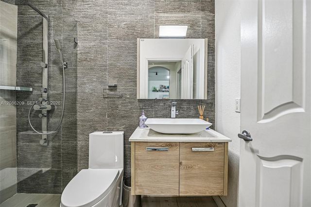 8175 NW 114th Place, Doral, FL 33178