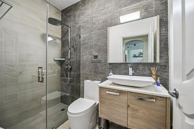 8175 NW 114th Place, Doral, FL 33178