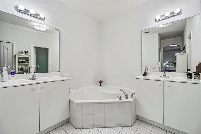 8175 NW 114th Place, Doral, FL 33178