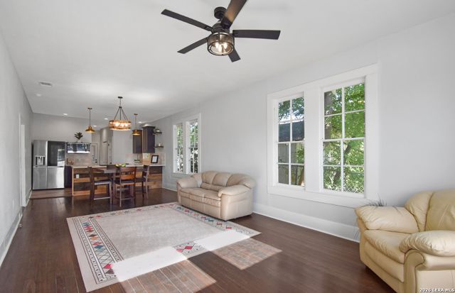 823 palmetto, San Antonio, TX 78202