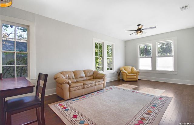 823 palmetto, San Antonio, TX 78202