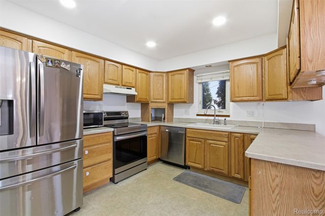 38737 Woodmont Drive, Sterling Heights, MI 48310