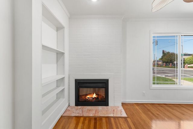 1006 W Benjamin Holt Dr, Stockton, CA 95207