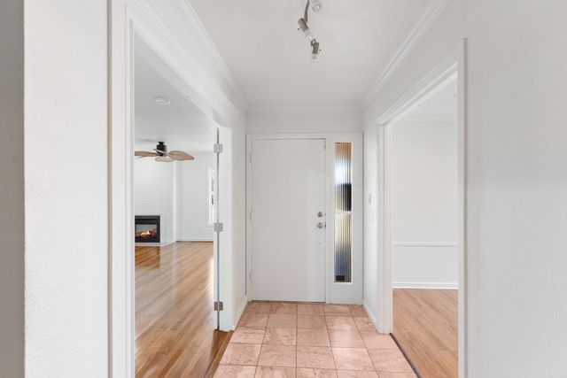 1006 W Benjamin Holt Dr, Stockton, CA 95207