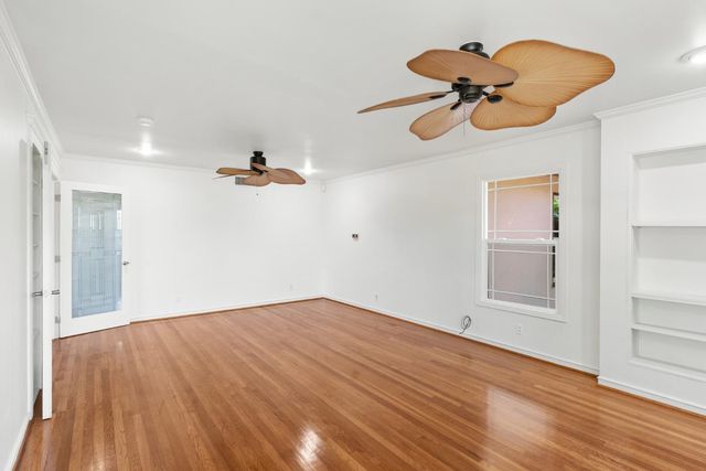 1006 W Benjamin Holt Dr, Stockton, CA 95207