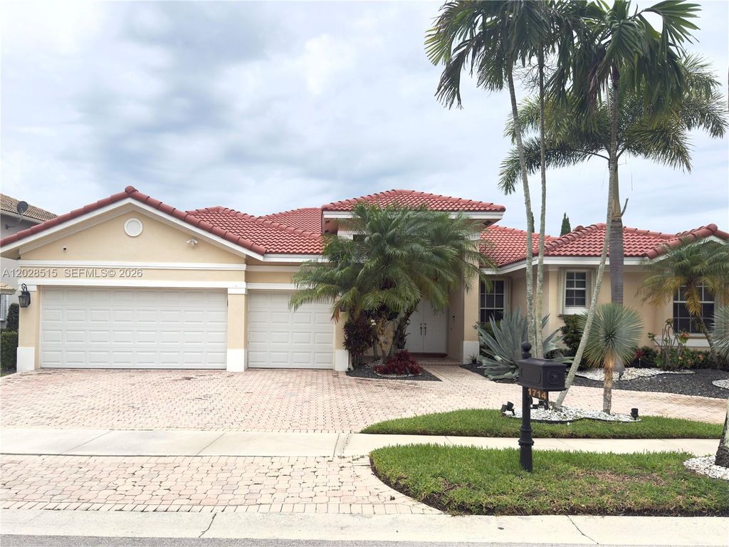 1714 Victoria Pointe Cir, Weston, FL 33327